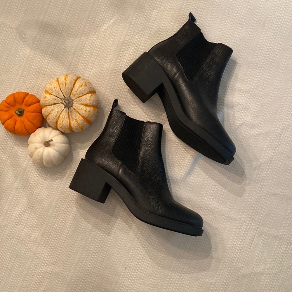 André Assous Chelsea Boot size 9.5